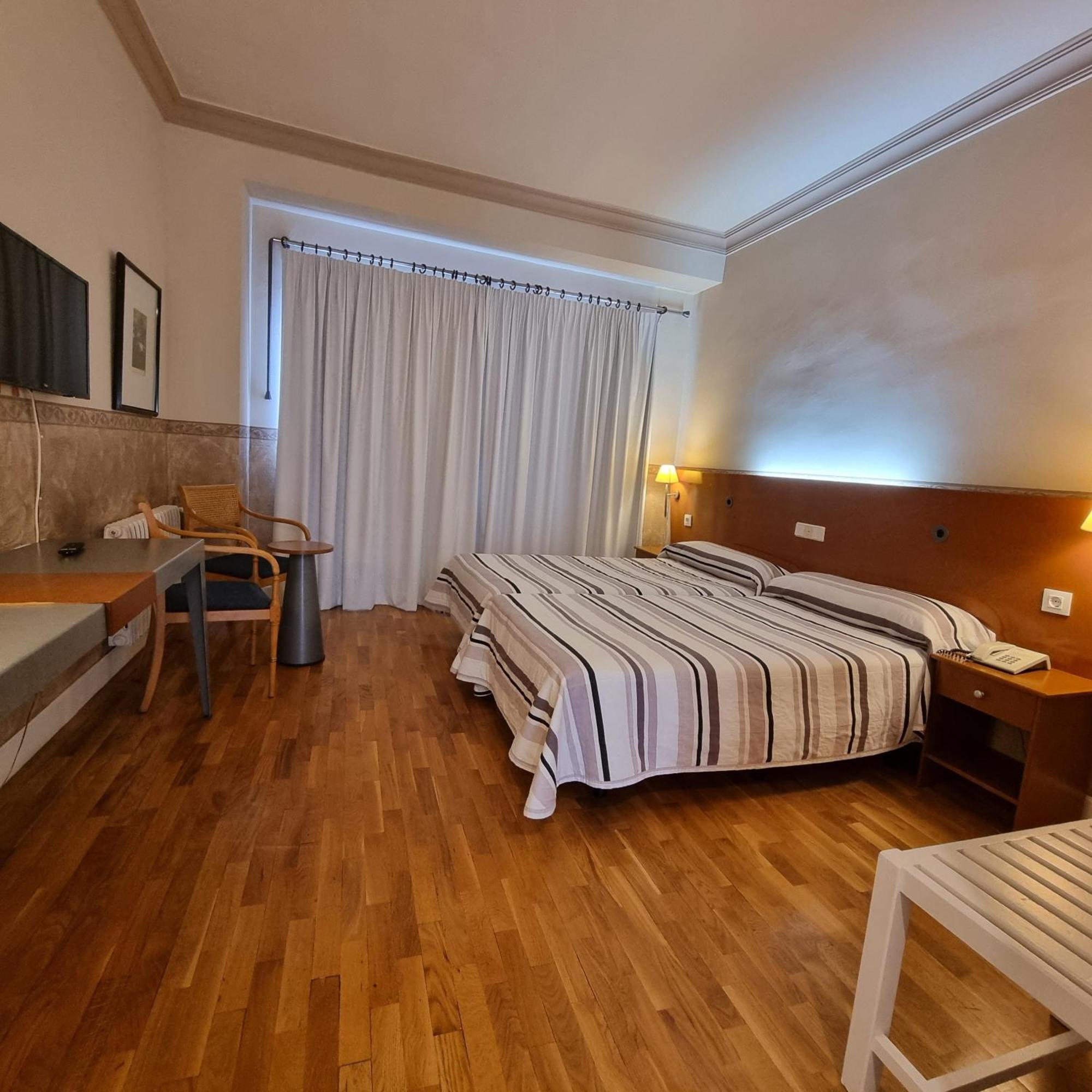 Hotel Azar Plasencia Exterior foto