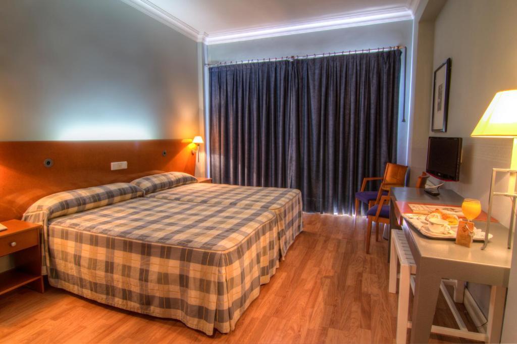 Hotel Azar Plasencia Quarto foto