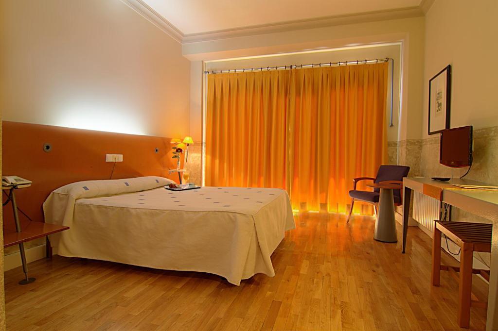 Hotel Azar Plasencia Quarto foto