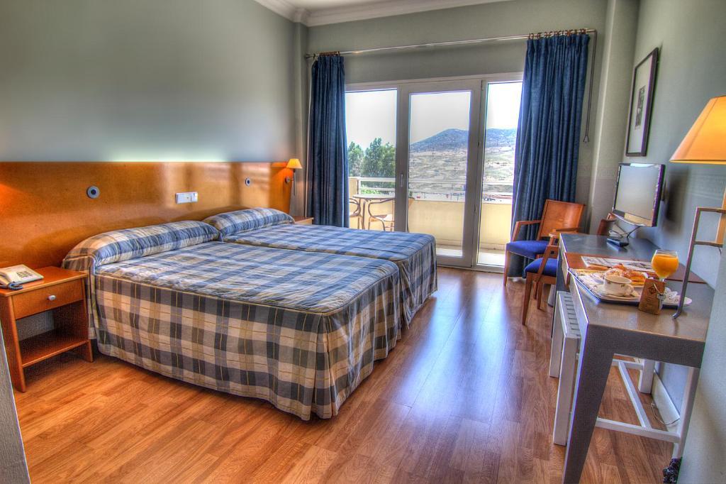 Hotel Azar Plasencia Quarto foto