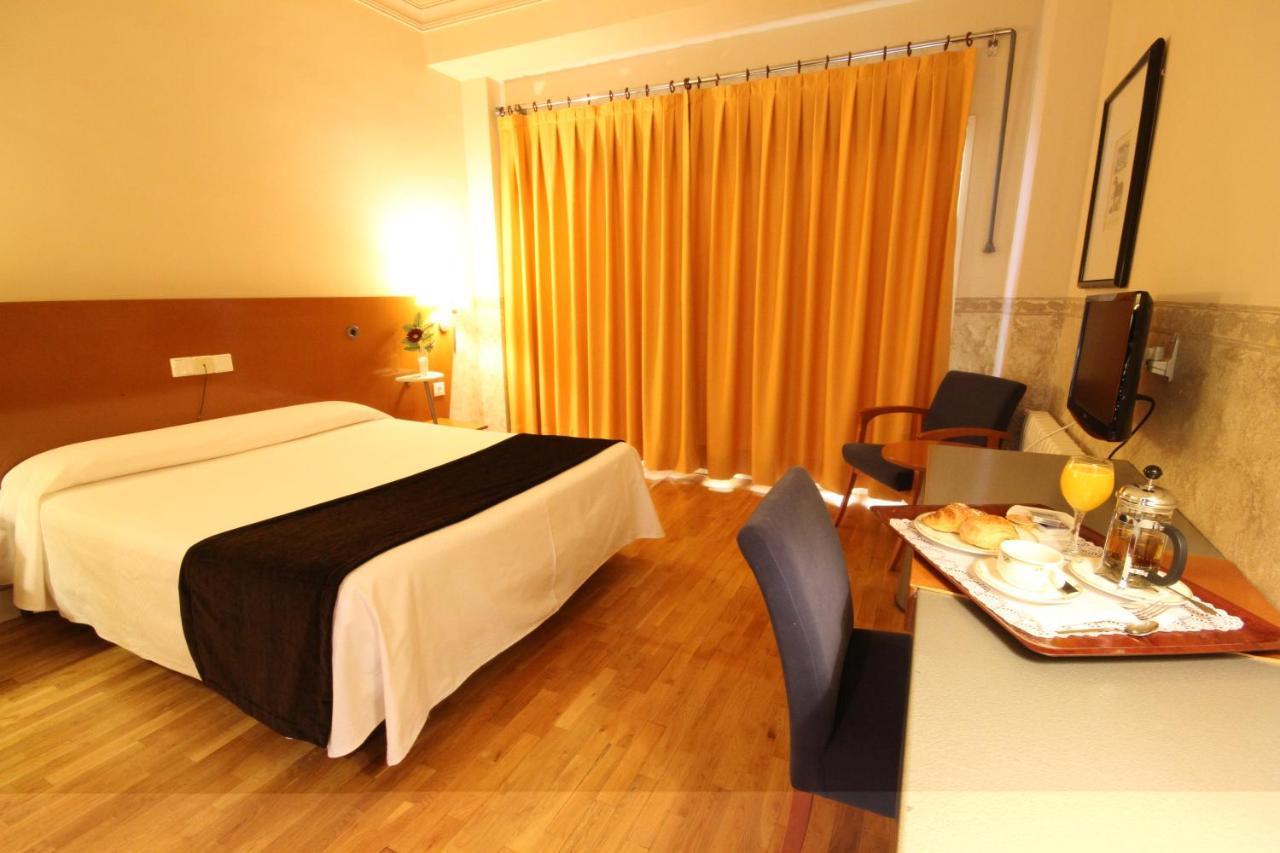 Hotel Azar Plasencia Exterior foto